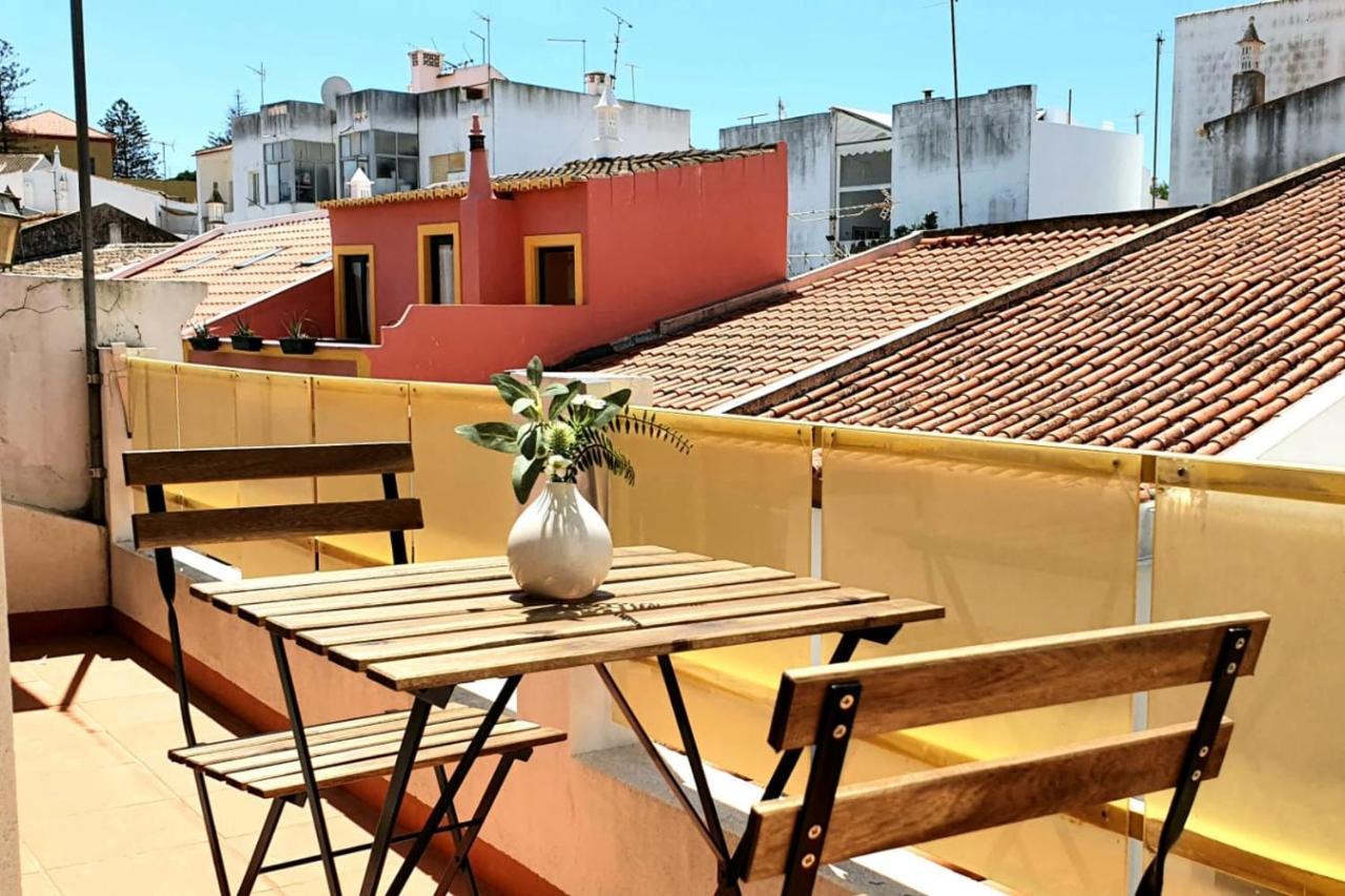 Lovelystay - Yellow Submarine House Lagos Exterior photo