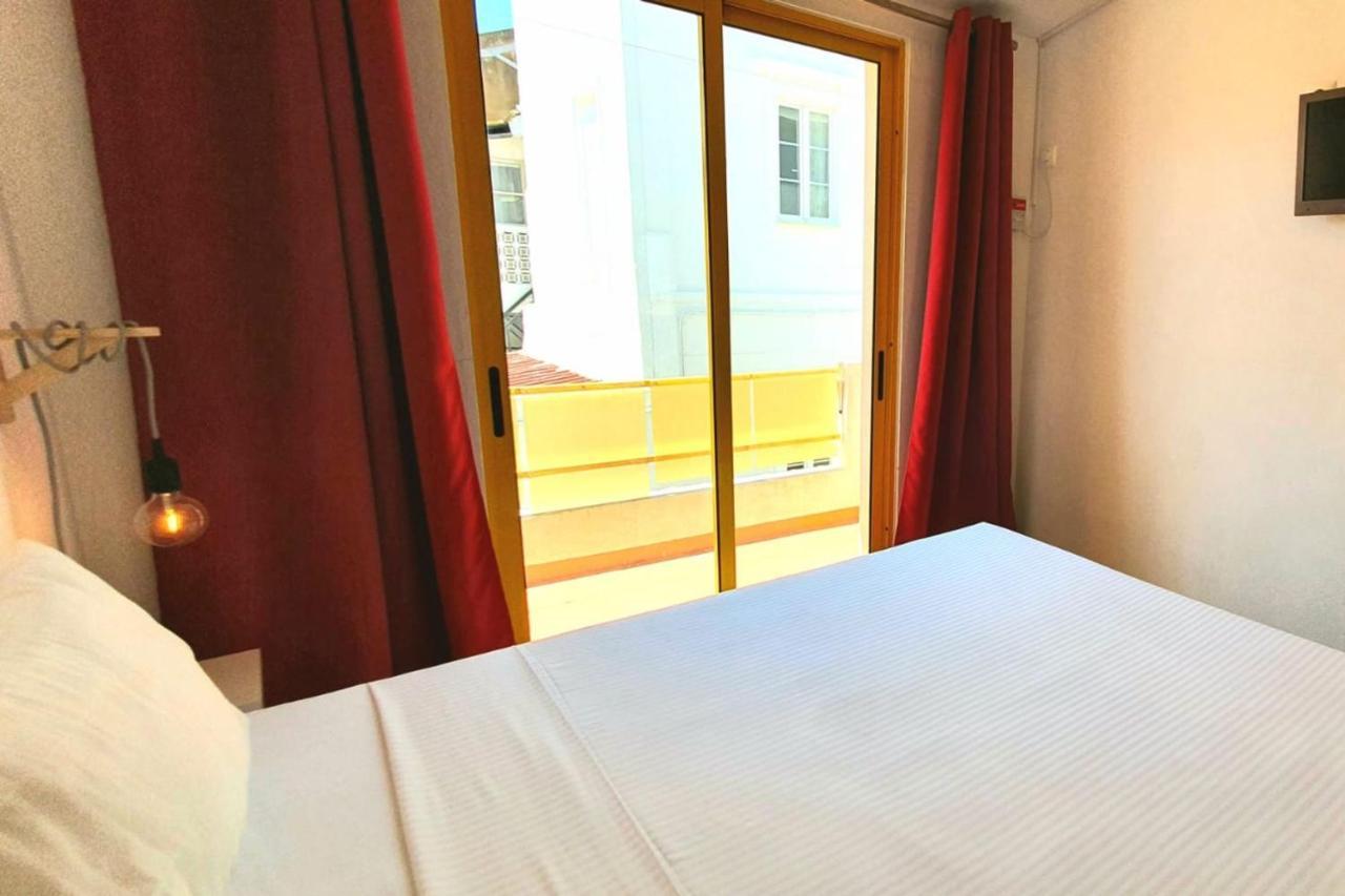 Lovelystay - Yellow Submarine House Lagos Exterior photo