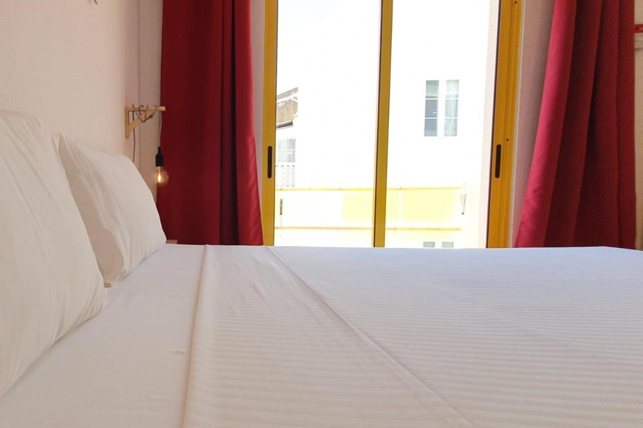 Lovelystay - Yellow Submarine House Lagos Exterior photo