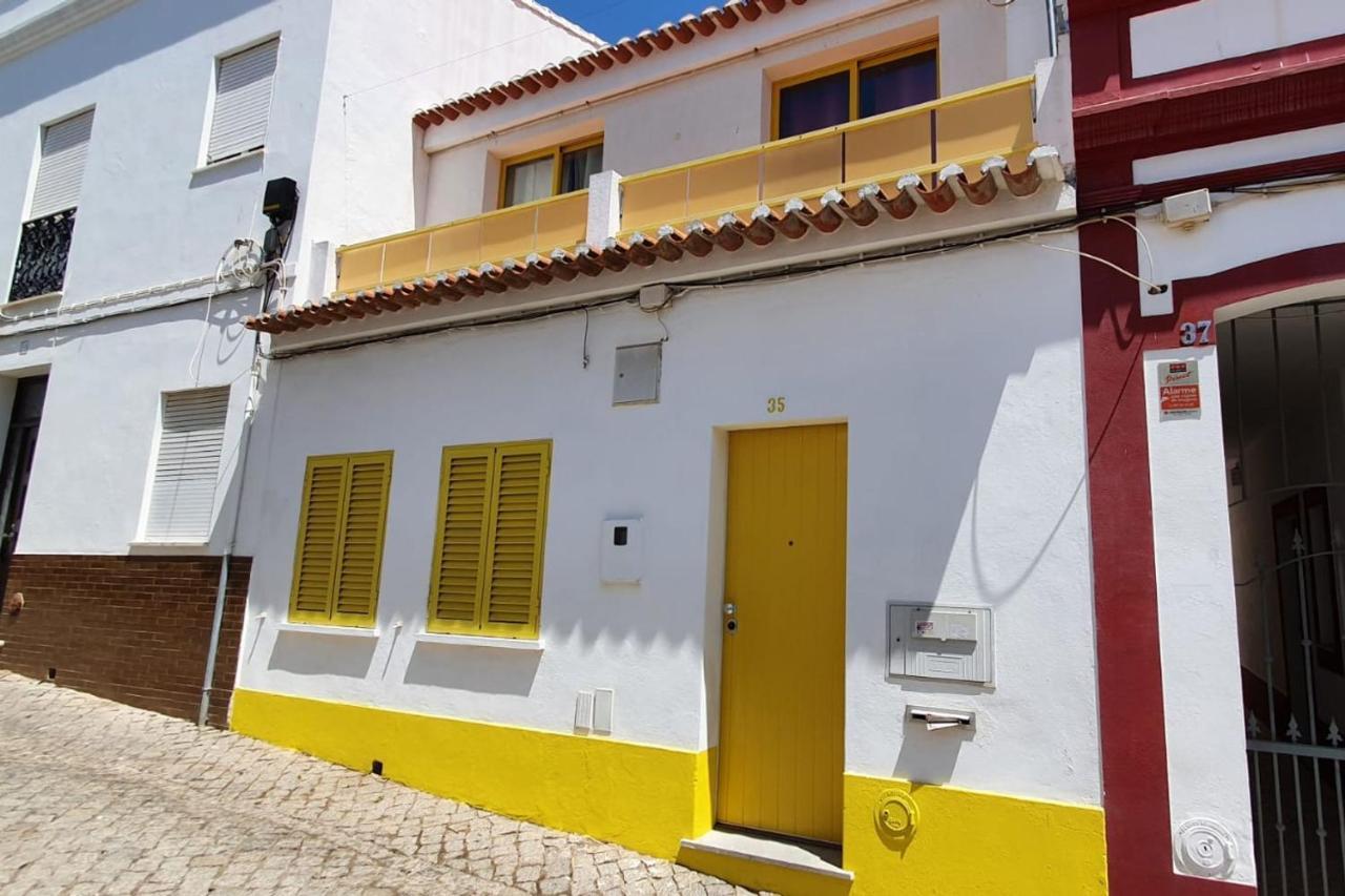 Lovelystay - Yellow Submarine House Lagos Exterior photo