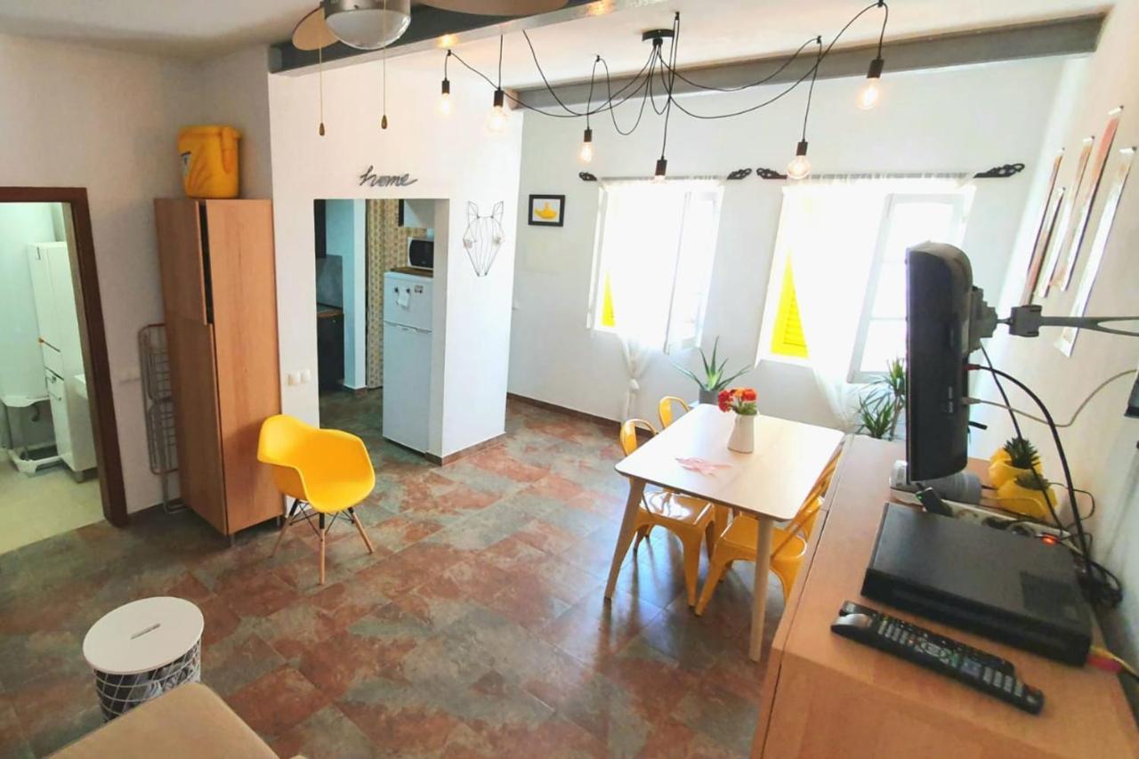 Lovelystay - Yellow Submarine House Lagos Exterior photo